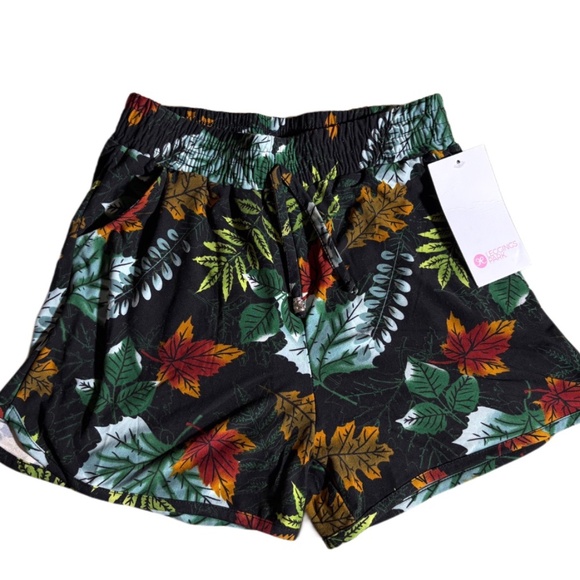 Buttery Soft Black & Floral Foliage Shorts,  Leggings Park, Velvet, S, M, Nwt - Picture 1 of 6
